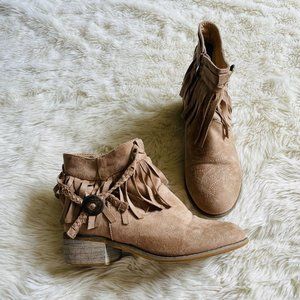 Lov Mark Country 1 Taupe Suede Booties Fringe Size 6